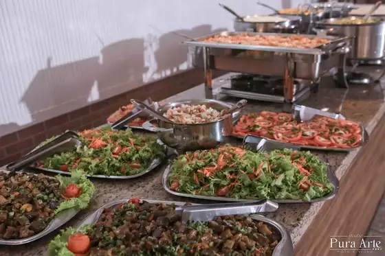 Buffet montado no salão